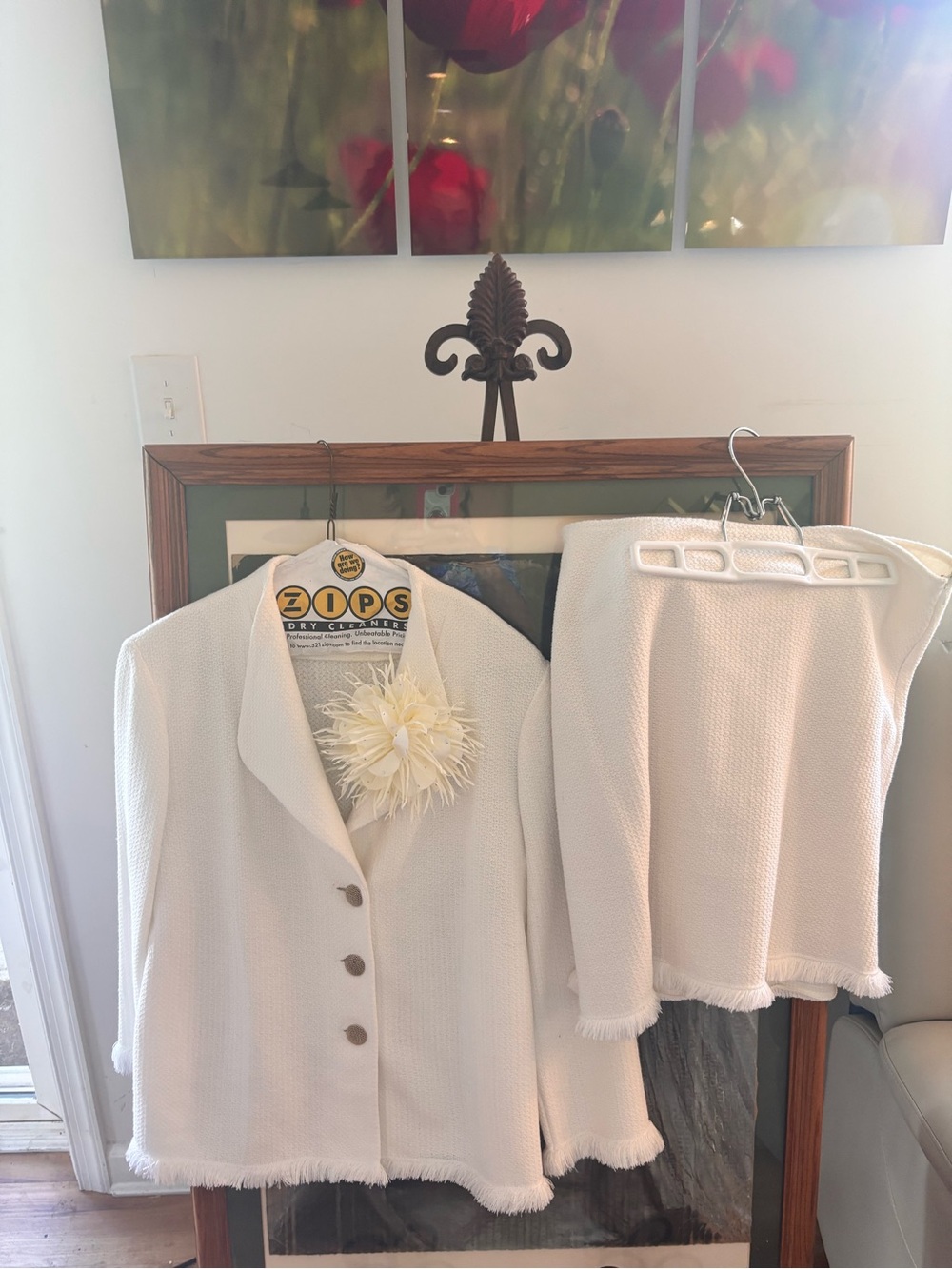 St. John White Cream skirt suit novelty tweed wedding christening 10 M fringe